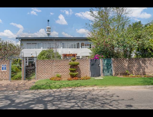 2 BEDROOM APARTMENT FOR SALE IN DARRENWOOD